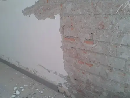 Muro tratado con mortero antihumedades: transpirable e impermeable