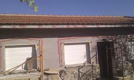 Fachada de china proyectada: base de mortero monocapa