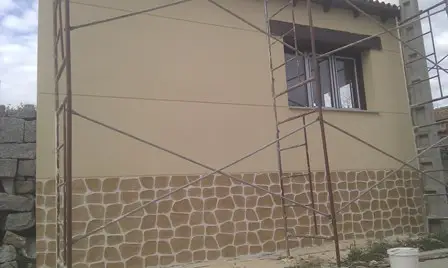 Fachada de monocapa impreso imitación piedra – obra 19