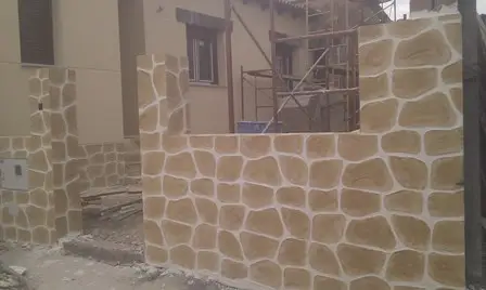 Fachada de monocapa impreso imitación piedra – obra 21
